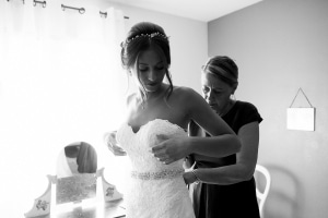 photographe mariage à marseille, photo des préparatifs habillage mariée