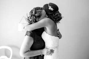photographe de mariage à marseille, photo de préparatifs, robe mariée