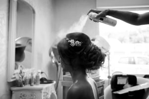 photographe mariage à marseille, préparatifs photo coiffure mariée