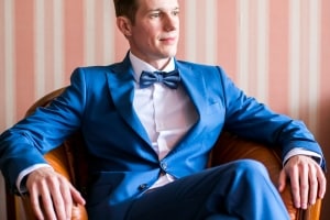 photographe mariage à marseille, photo des préparatifs, habillage marié