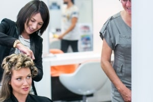 photographe de mariages à marseille, photos des préparatifs, coiffure mariée