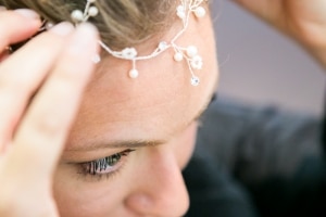 photographe mariages à marseille, photos préparatifs, coiffure de la mariée