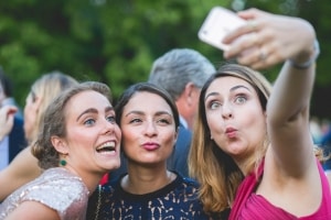 photographe de mariage, photo du cocktail à saint-rémy-de-provence