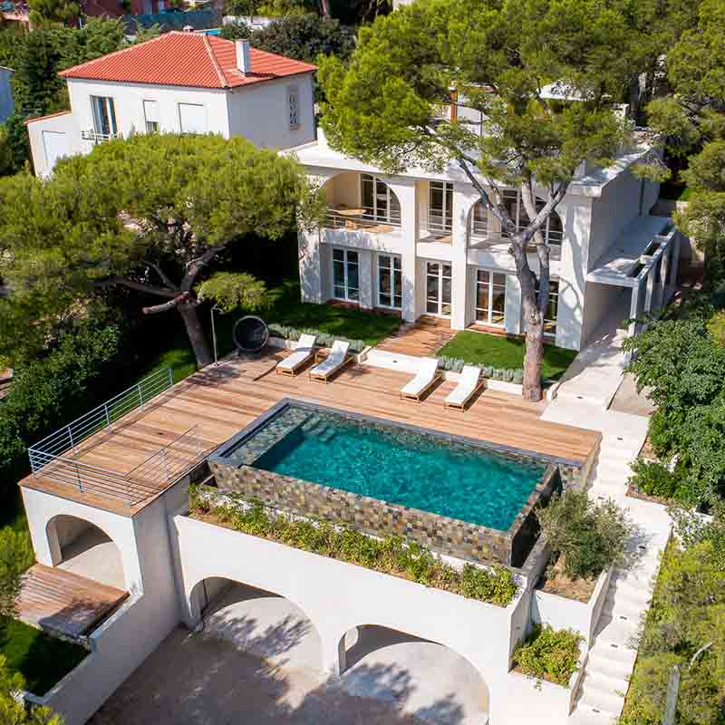 Photo aérienne villa luxe Marseille avec piscine, photographie immobilière pro pour agence et particulier en PACA.