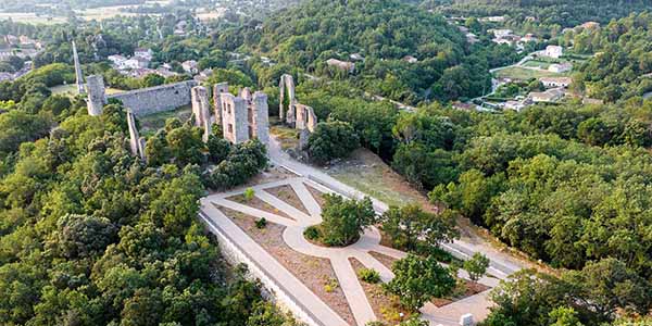 photographie-aérienne-drone-marseille photographie aérienne du parc d'un château prise en drone à Marseille