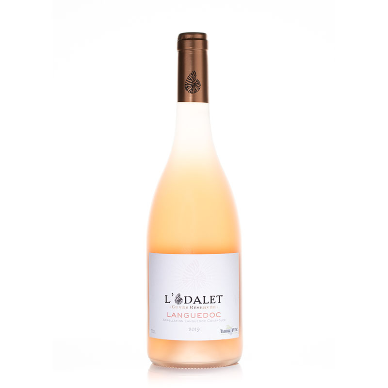 photographe packshot bouteille marseille Voici les éléments textuels optimisés pour votre photographie de produit (packshot bouteille de vin) à Marseille : Balise Alt (122 caractères) Photographie packshot d'une bouteille de vin rosé L'Odalet Languedoc sur fond blanc avec éclairage studio professionnel.